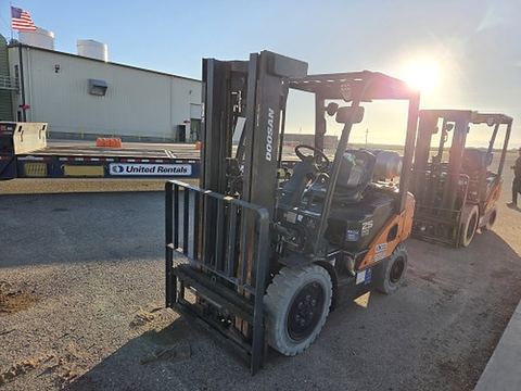 2022 DOOSAN G25P-7DF Forklift Whse 5000# Gas/Lp