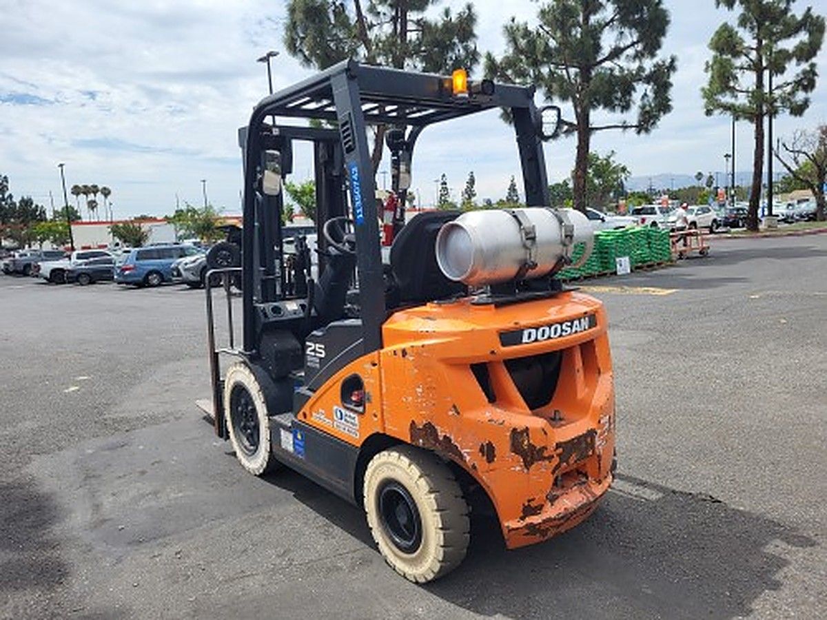 DOOSAN G25P-7DF photo 4