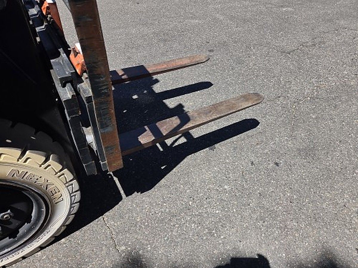 DOOSAN G25P-7DF photo 8