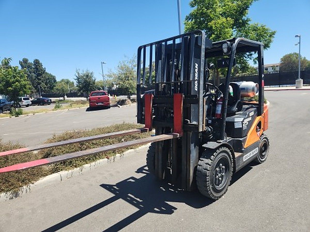 DOOSAN G25P-7DF photo 2