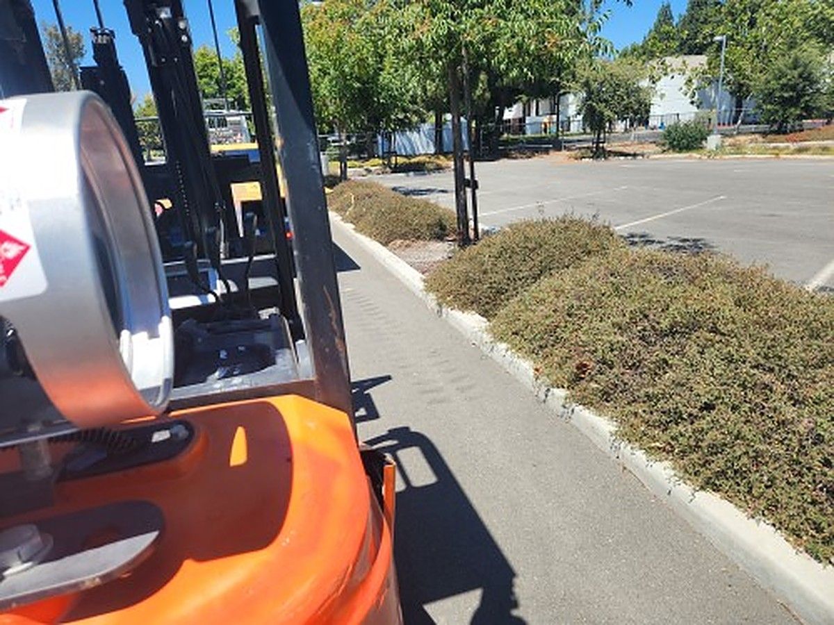 DOOSAN G25P-7DF photo 6