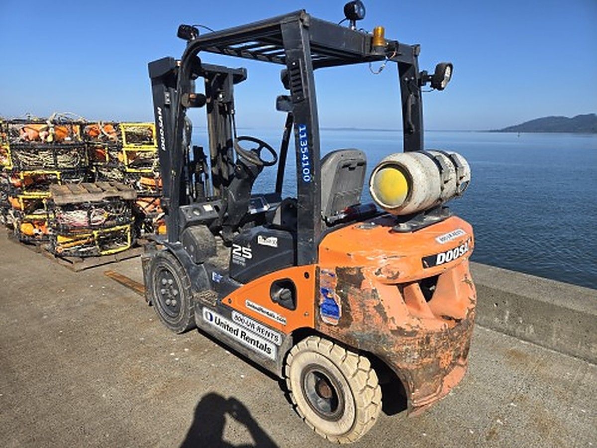DOOSAN G25P-7DF photo 4