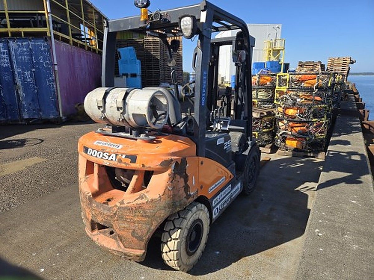 DOOSAN G25P-7DF photo 5