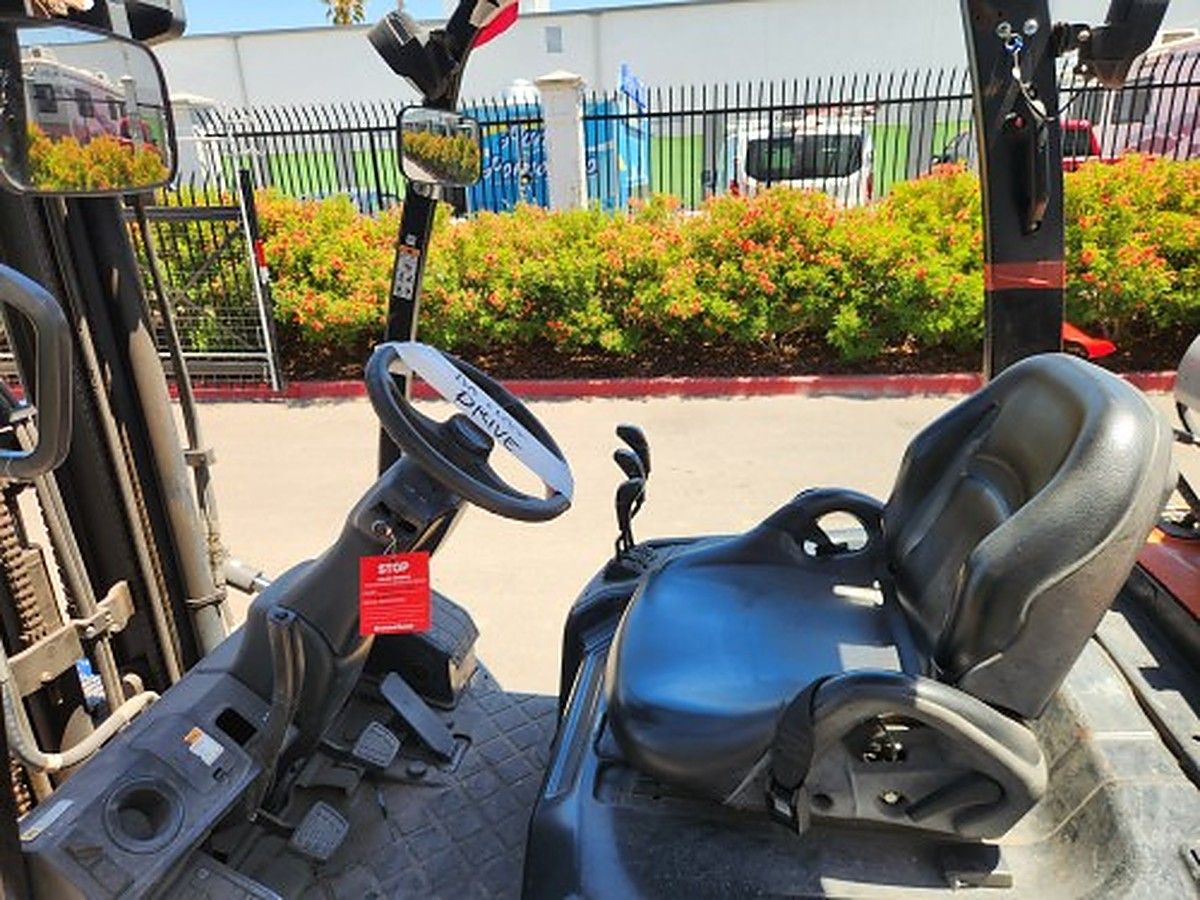 DOOSAN G25P-7DF photo 2