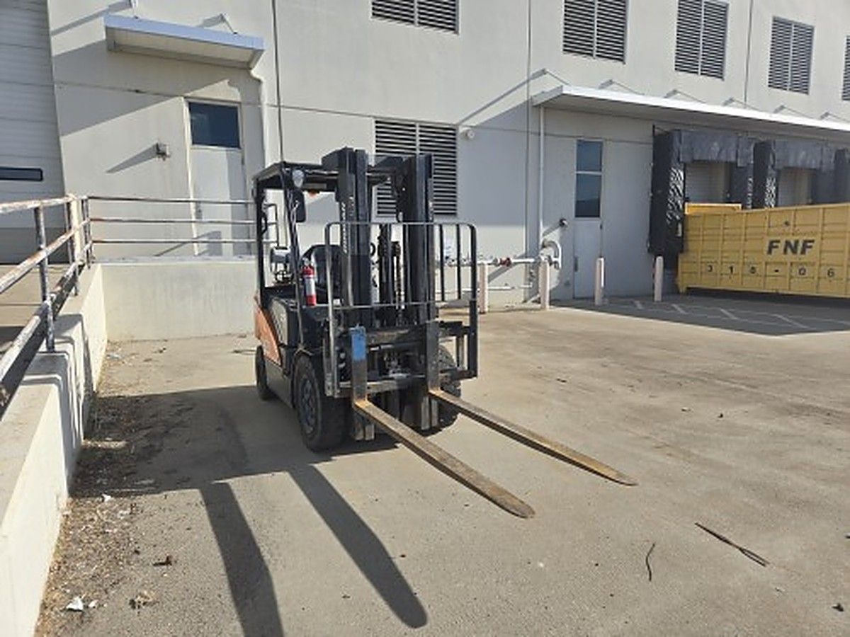 DOOSAN G25P-7DF photo 2