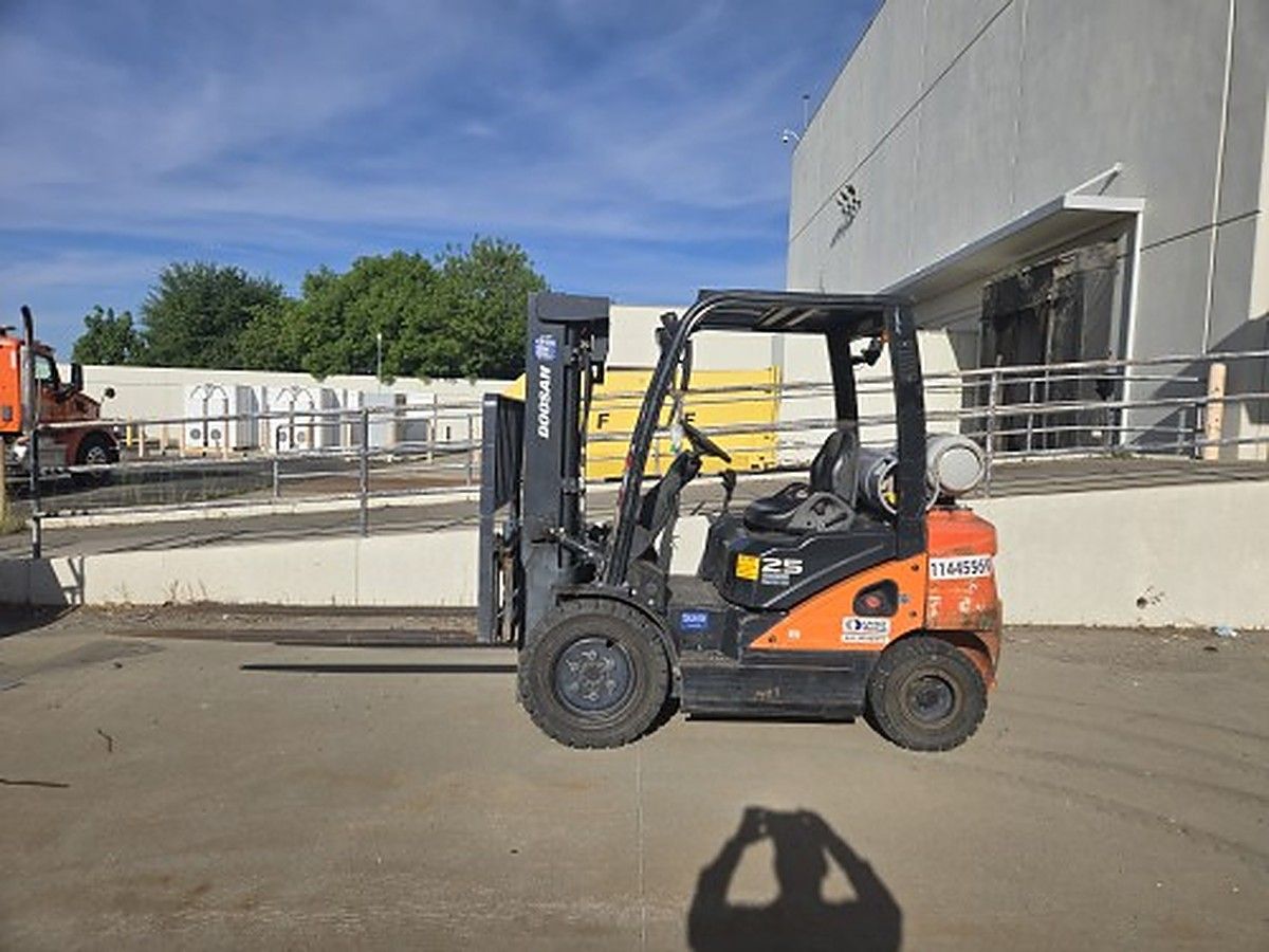 DOOSAN G25P-7DF photo 5