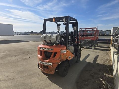 2022 DOOSAN G25P-7DF Forklift Whse 5000# Gas/Lp