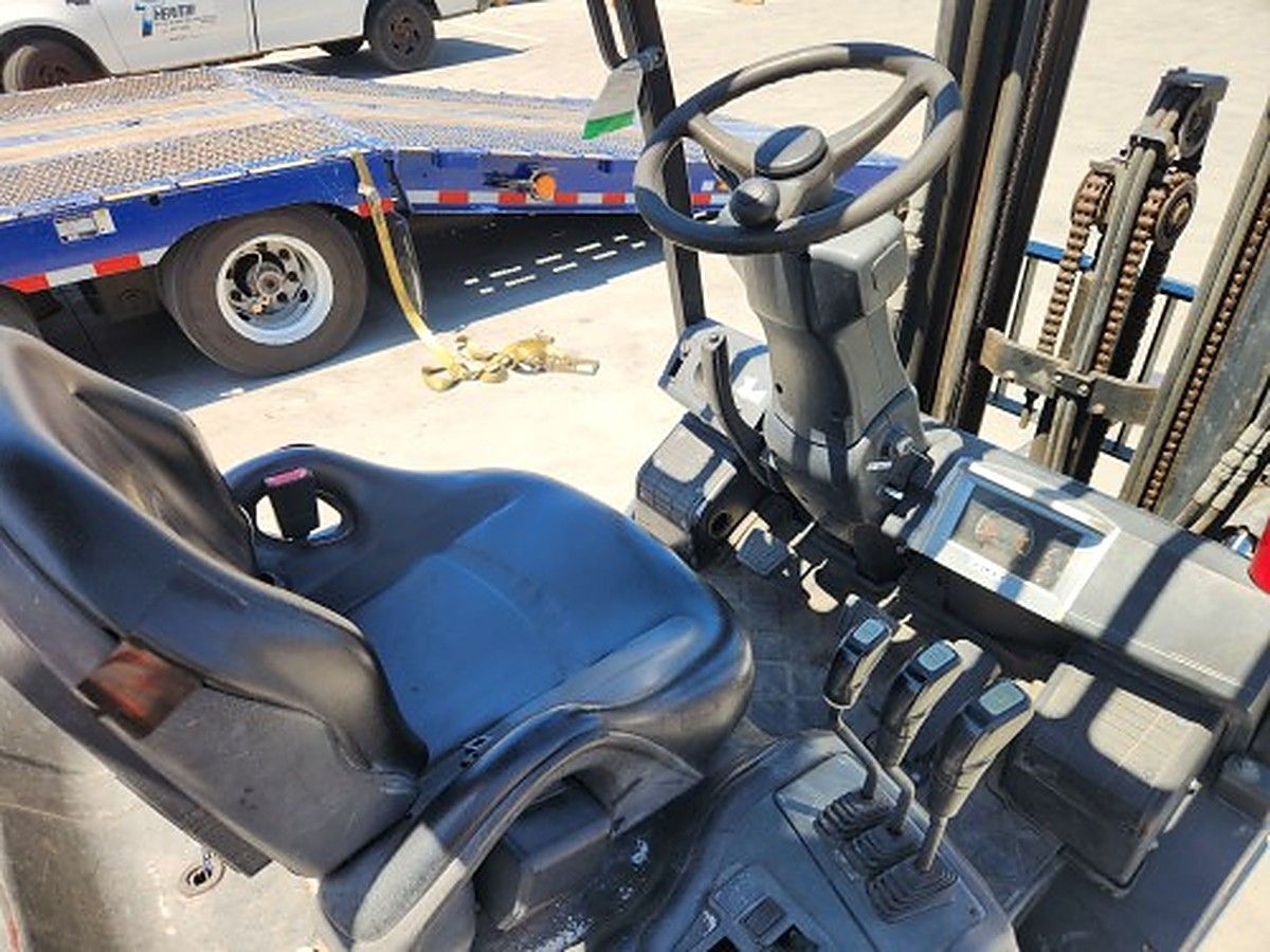 DOOSAN G25P-7DF photo 2