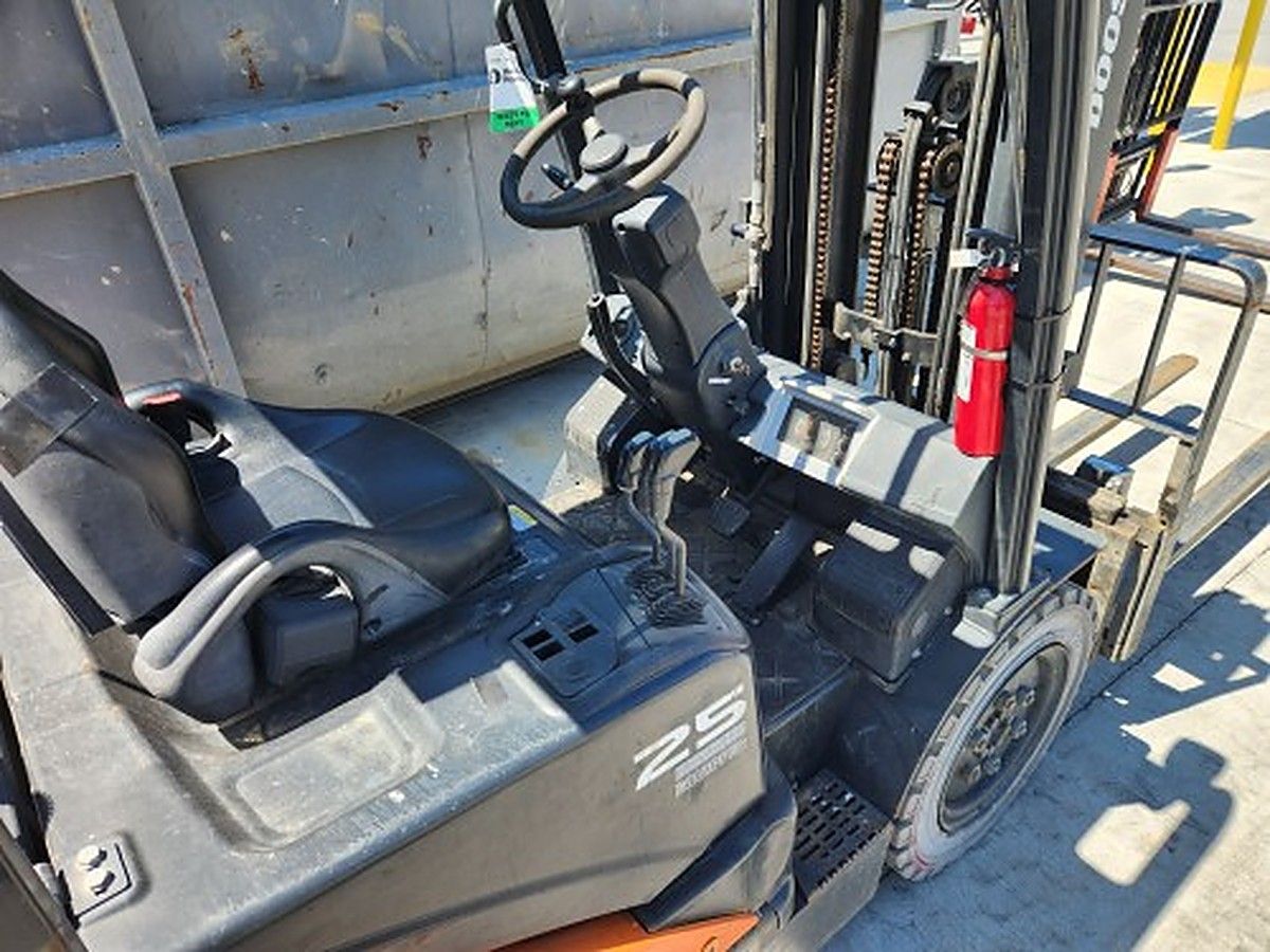 DOOSAN G25P-7DF photo 11