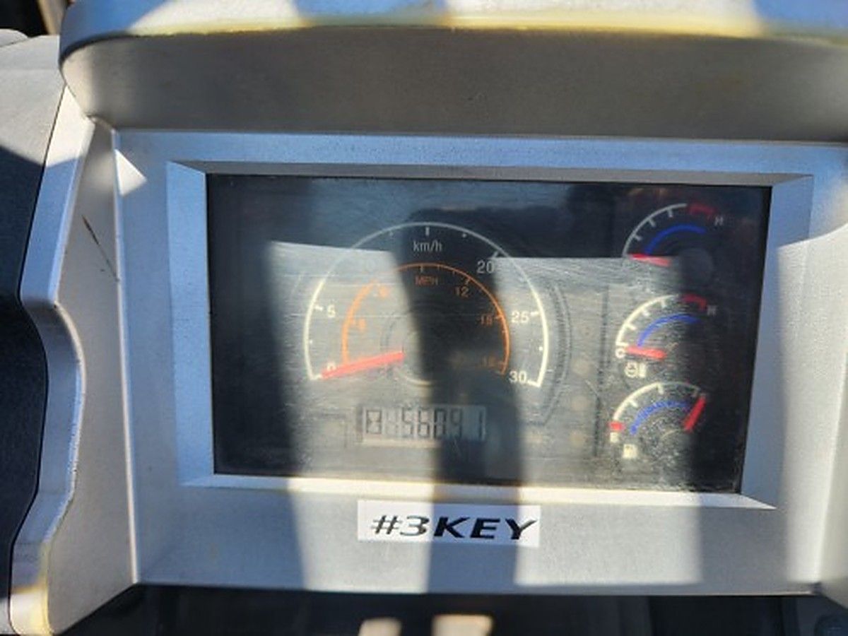 DOOSAN G25P-7DF photo 12
