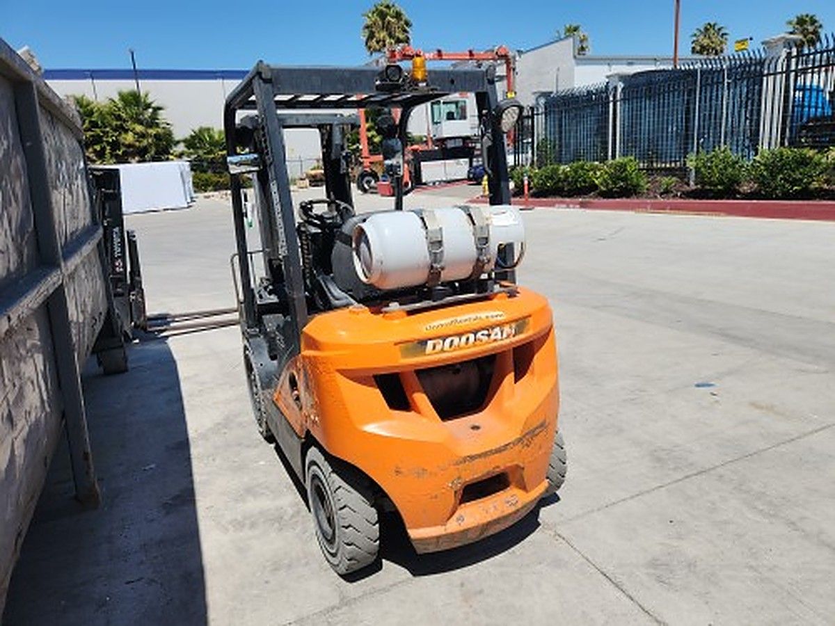 DOOSAN G25P-7DF photo 14