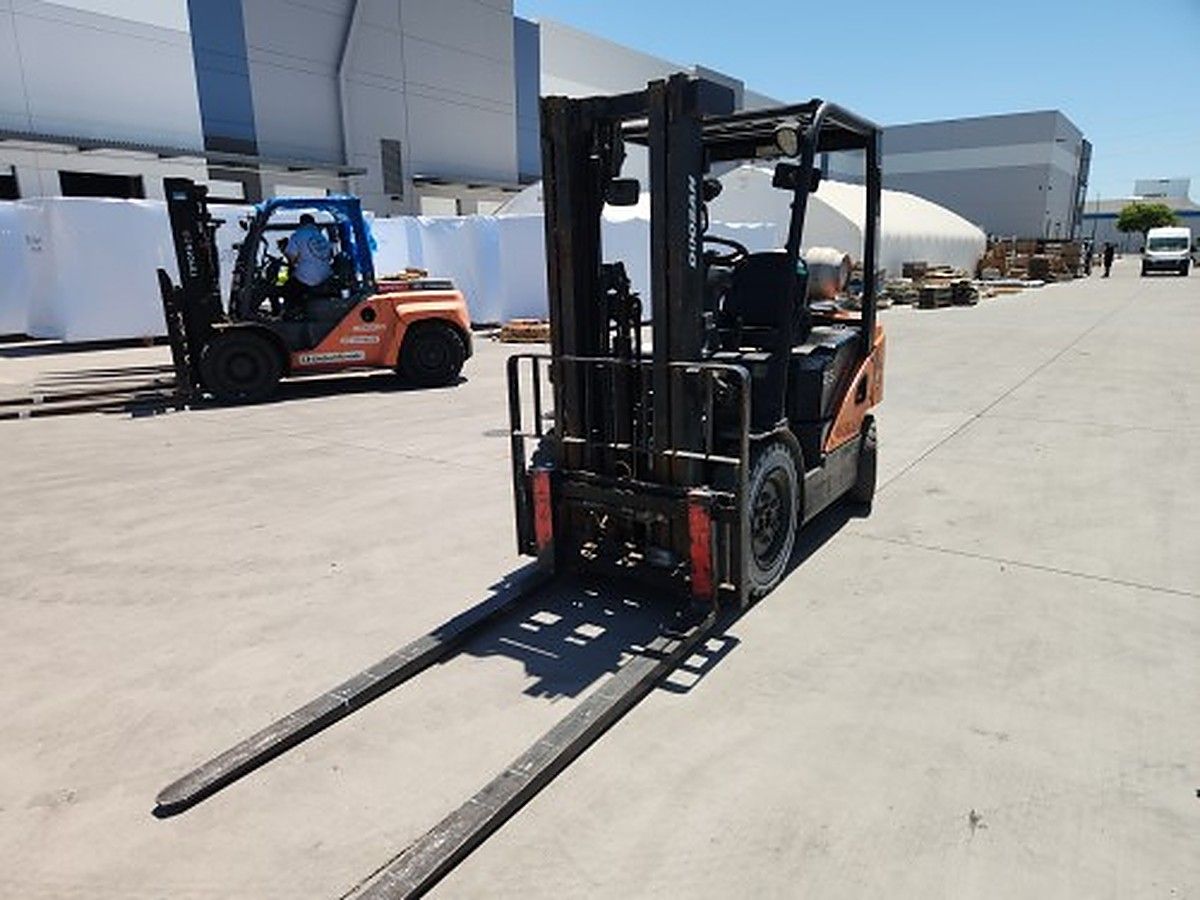 DOOSAN G25P-7DF photo 4