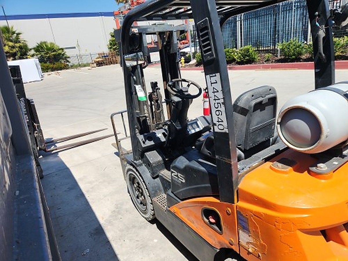 DOOSAN G25P-7DF photo 9
