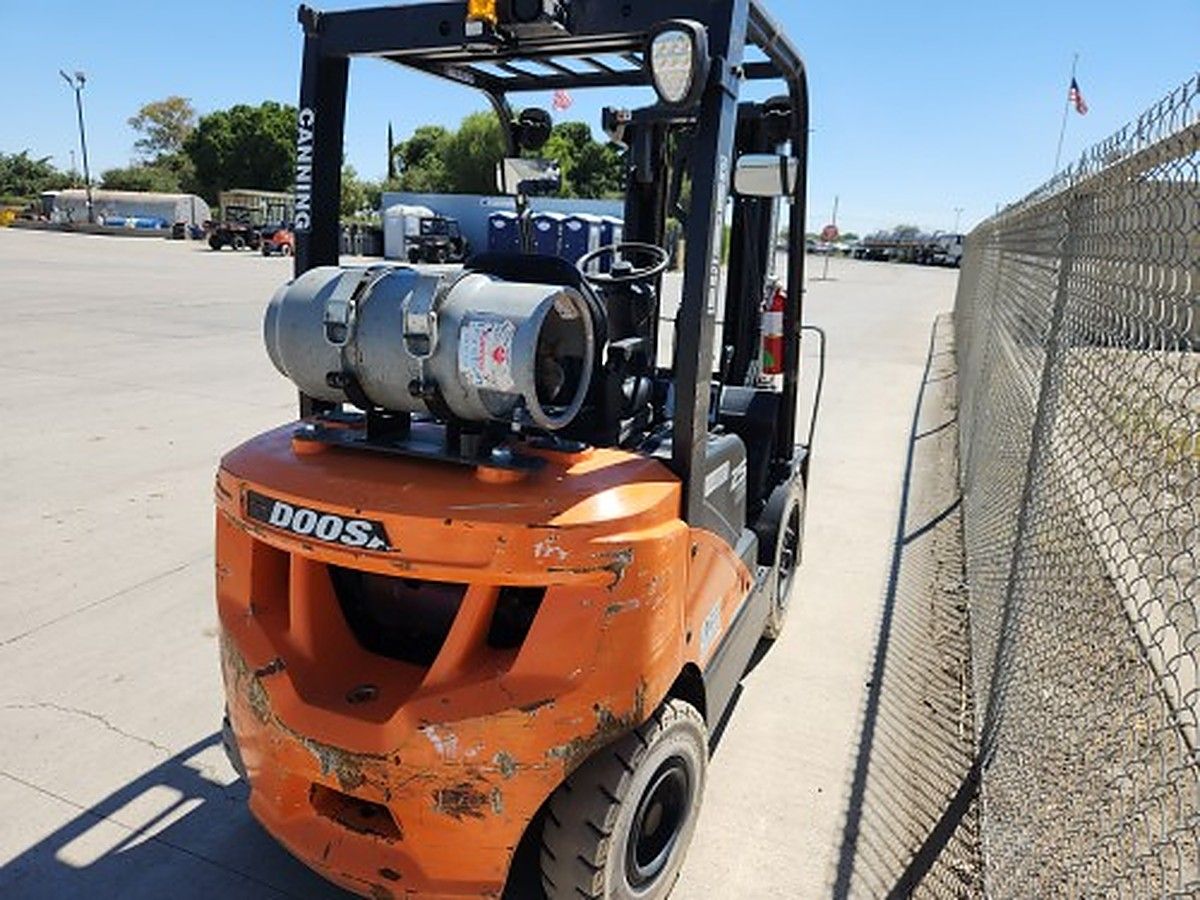 DOOSAN G25P-7DF photo 2