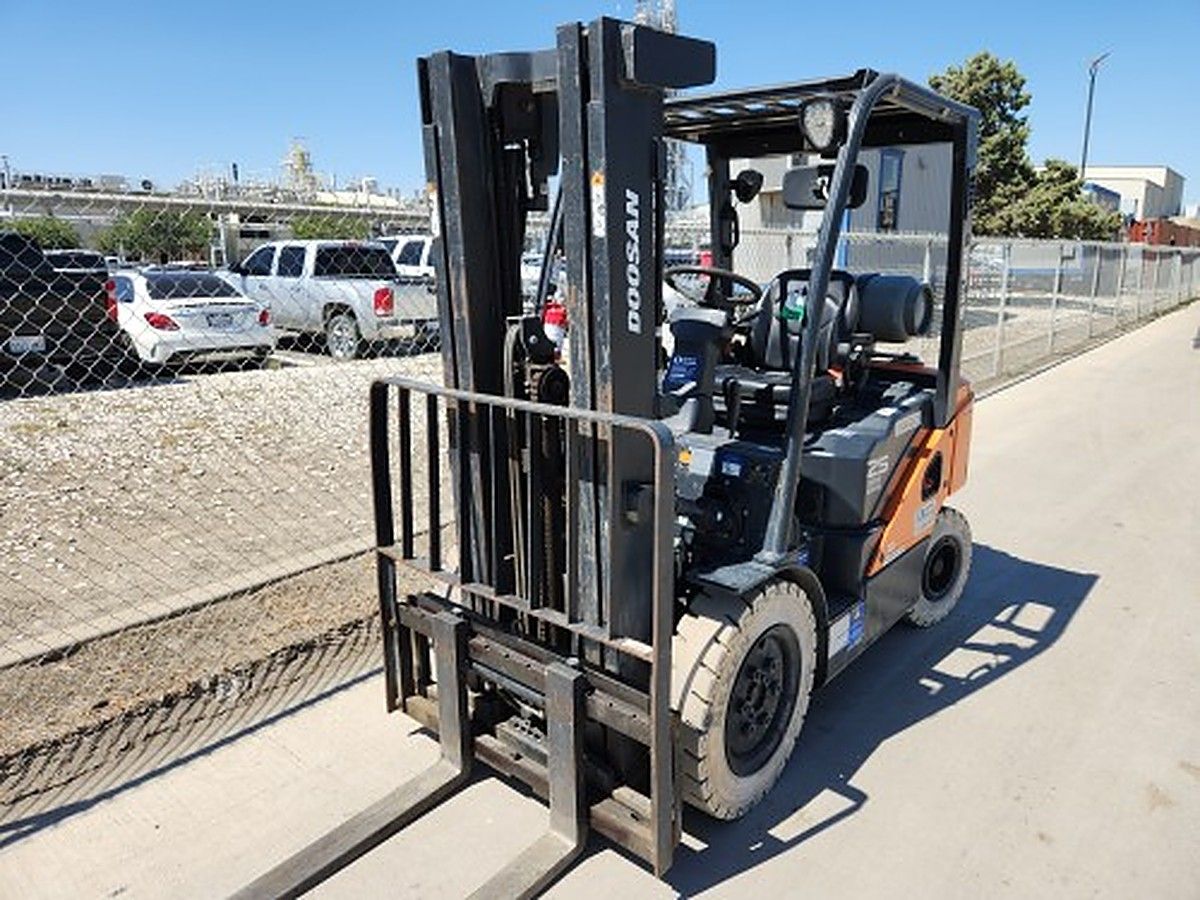DOOSAN G25P-7DF photo 3