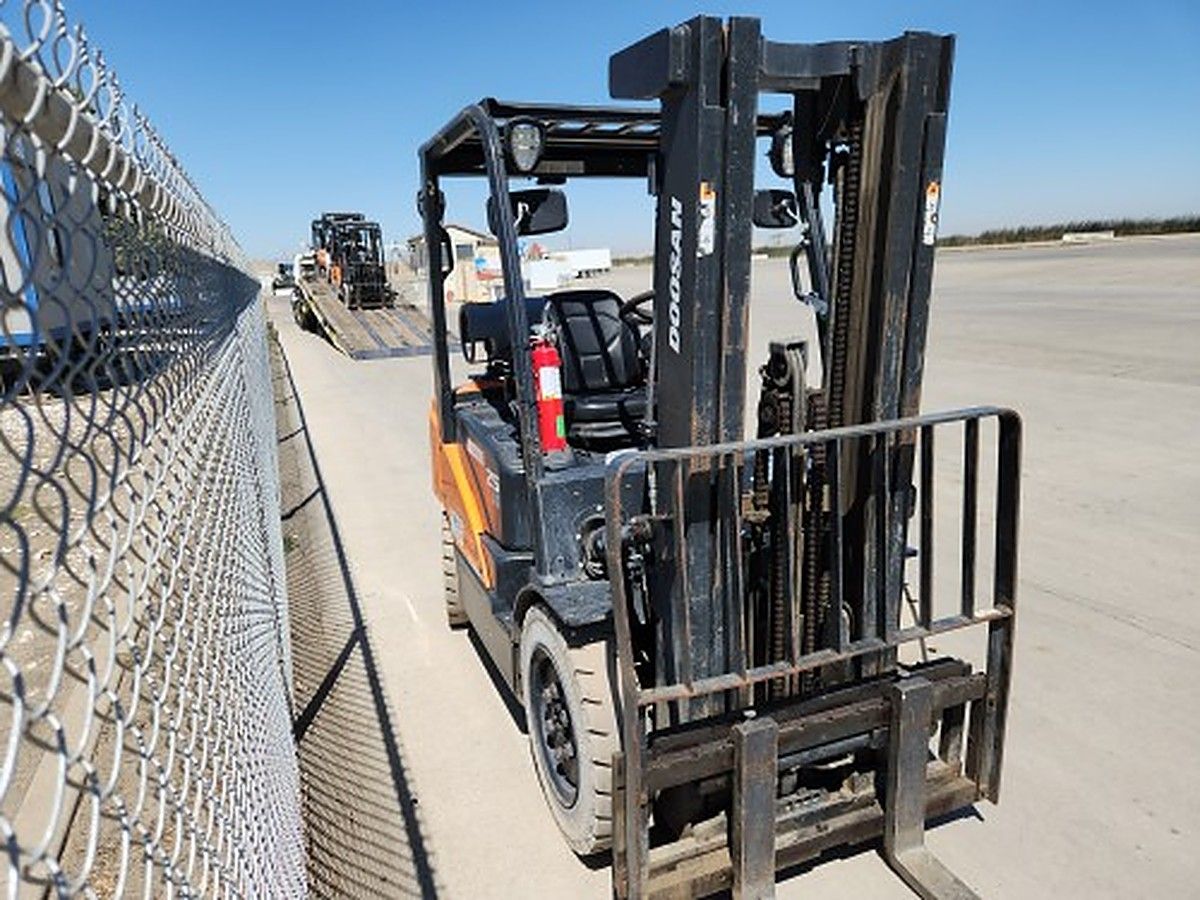 DOOSAN G25P-7DF photo 4