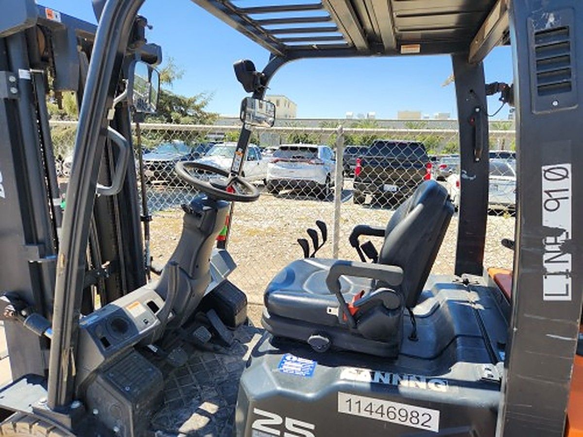 DOOSAN G25P-7DF photo 5