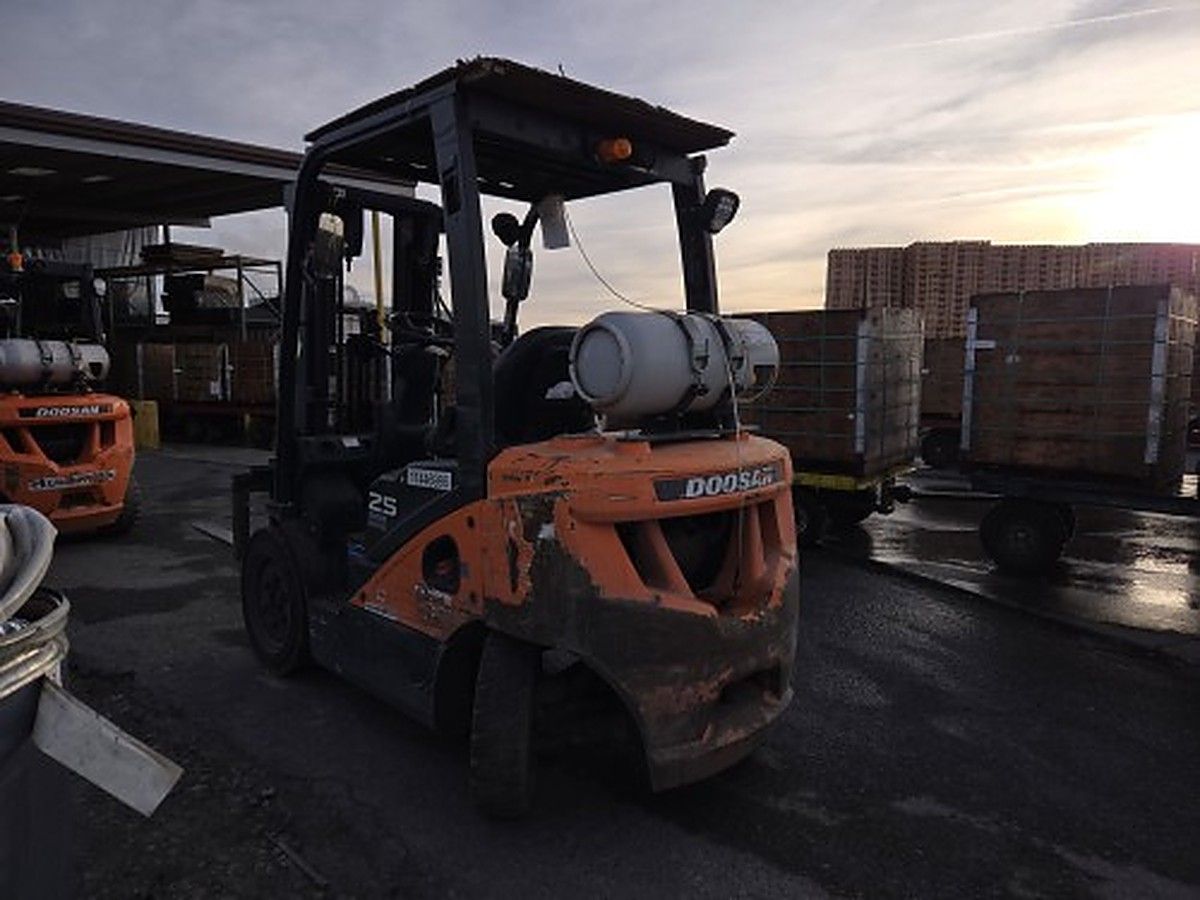 DOOSAN G25P-7DF photo 4