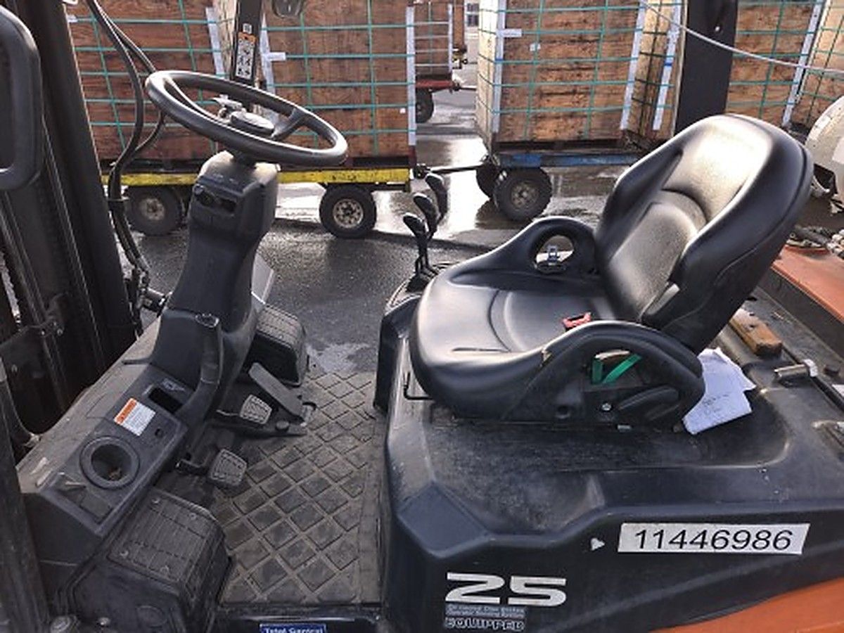 DOOSAN G25P-7DF photo 7