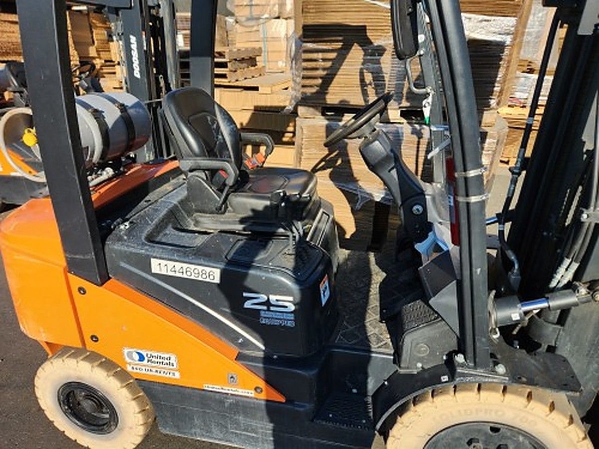 DOOSAN G25P-7DF photo 10