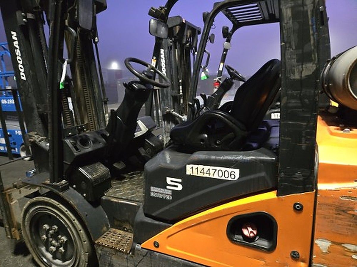 DOOSAN G25P-7DF photo 4