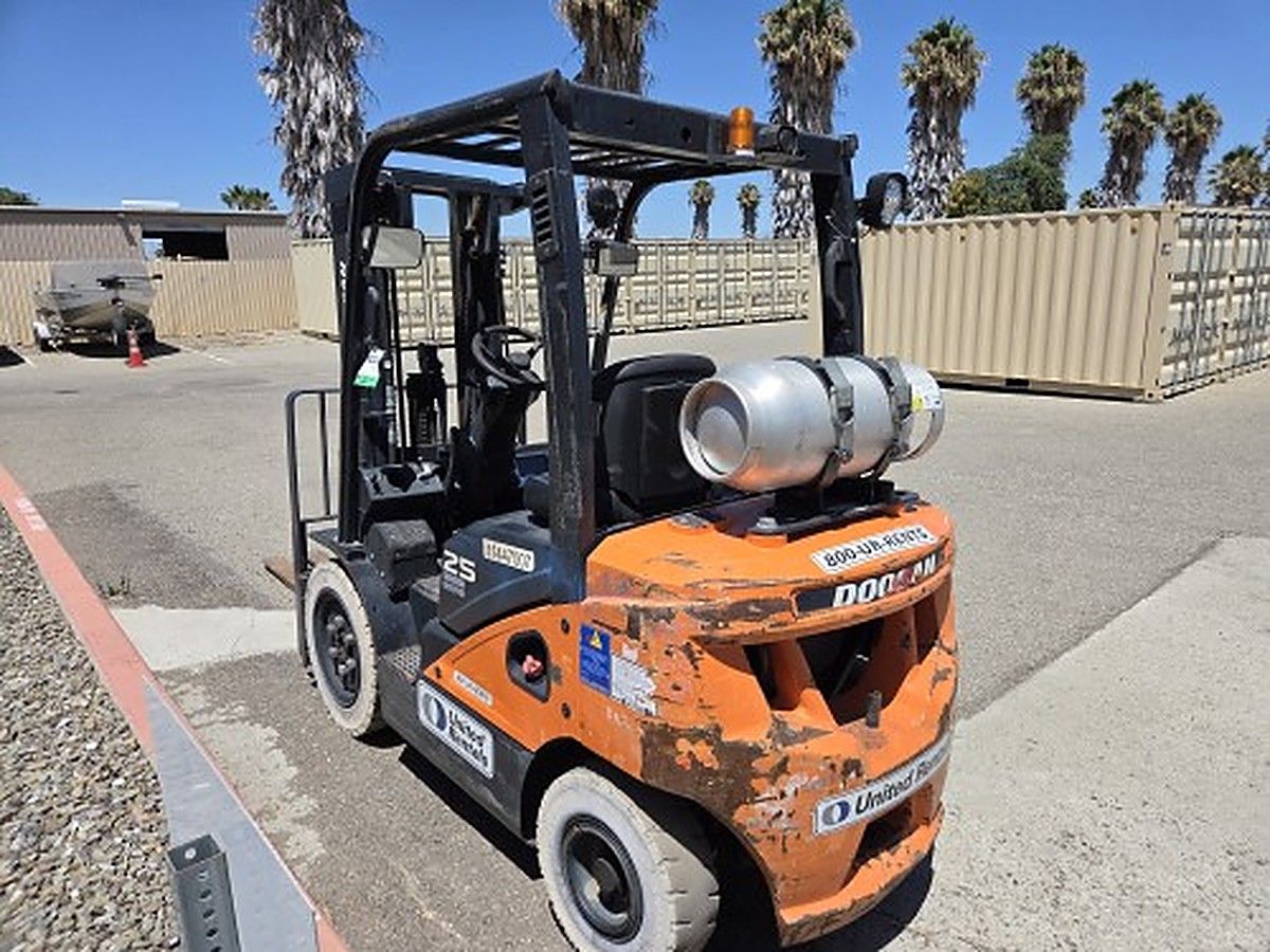DOOSAN G25P-7DF photo 3