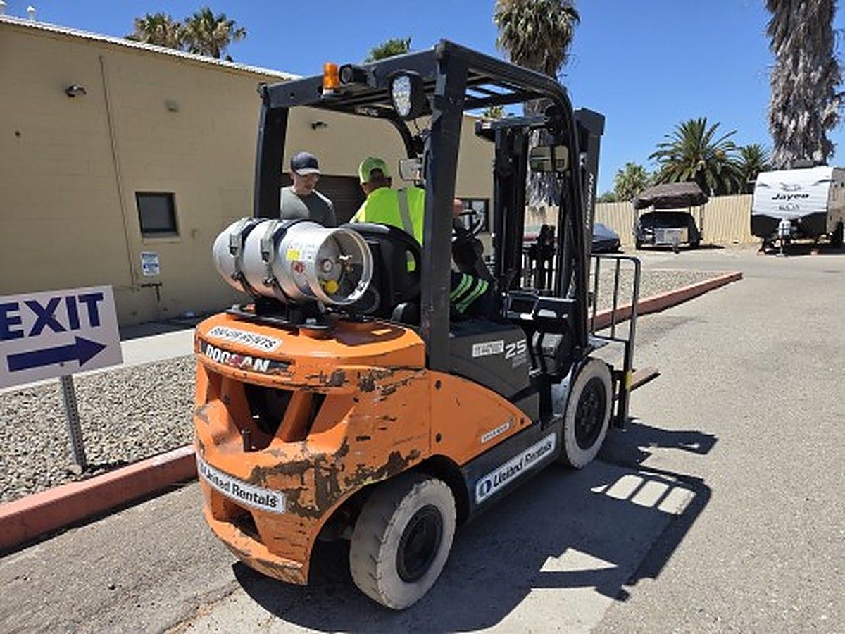 DOOSAN G25P-7DF photo 4