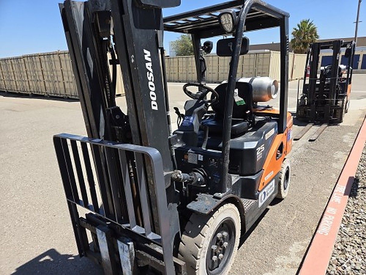 DOOSAN G25P-7DF photo 5