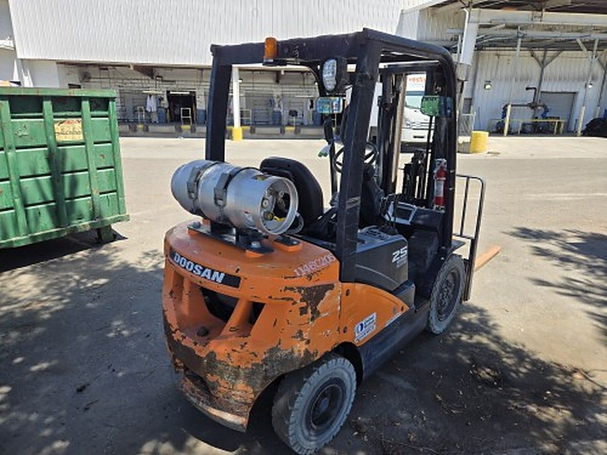 DOOSAN G25P-7DF photo 5
