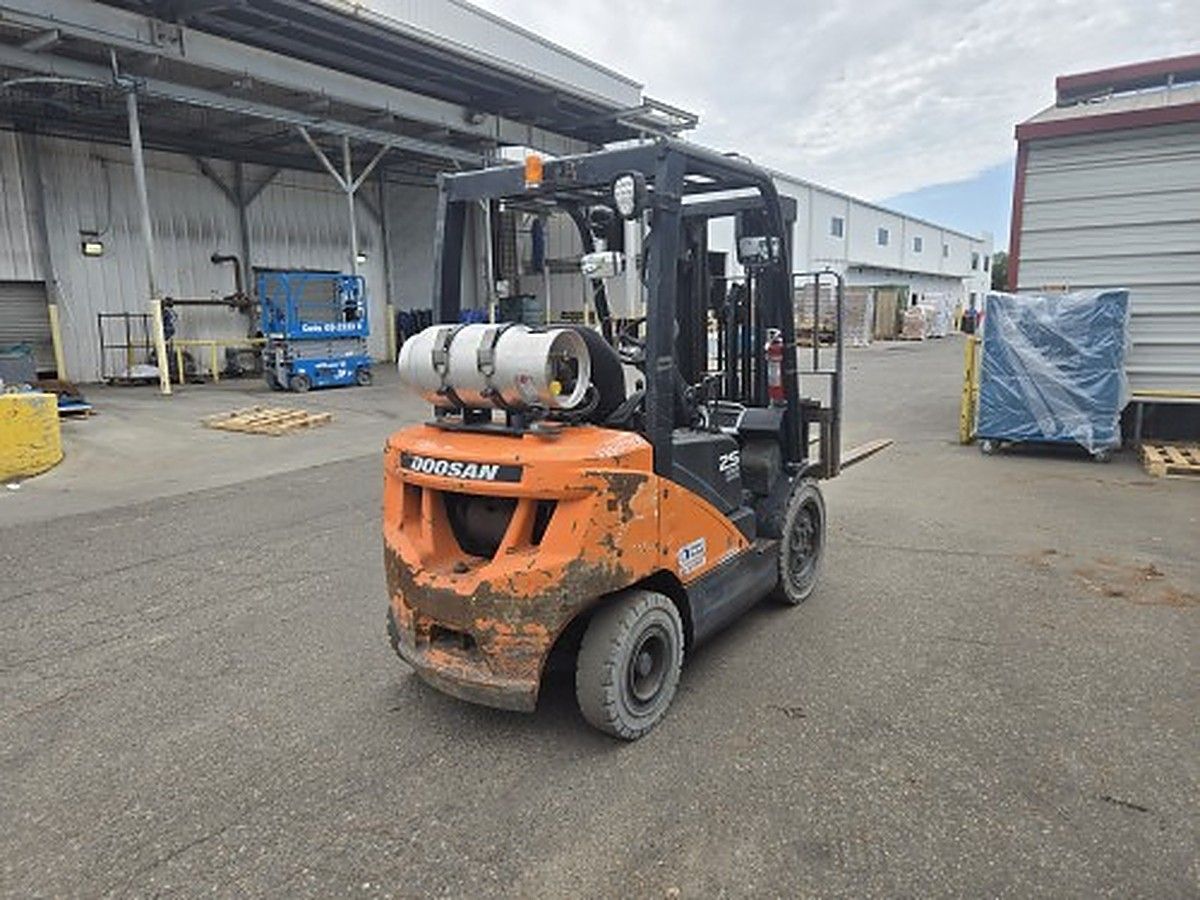 DOOSAN G25P-7DF photo 6