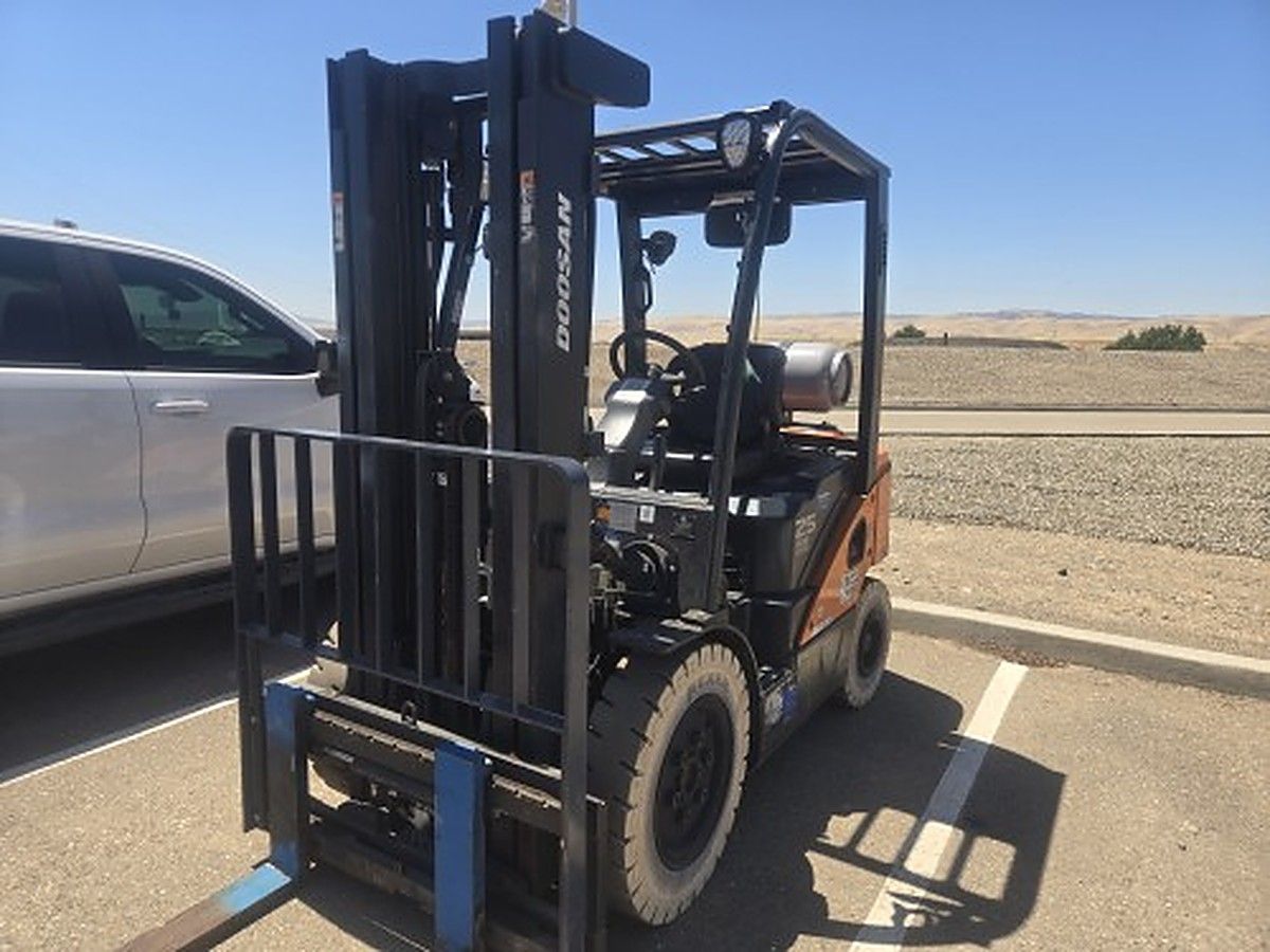 DOOSAN G25P-7DF photo 3