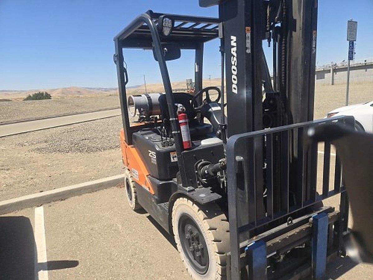 DOOSAN G25P-7DF photo 4