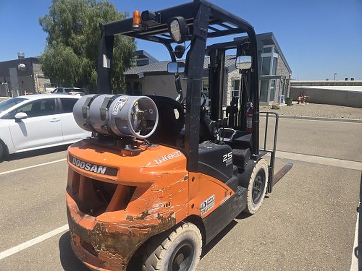 DOOSAN G25P-7DF photo 5