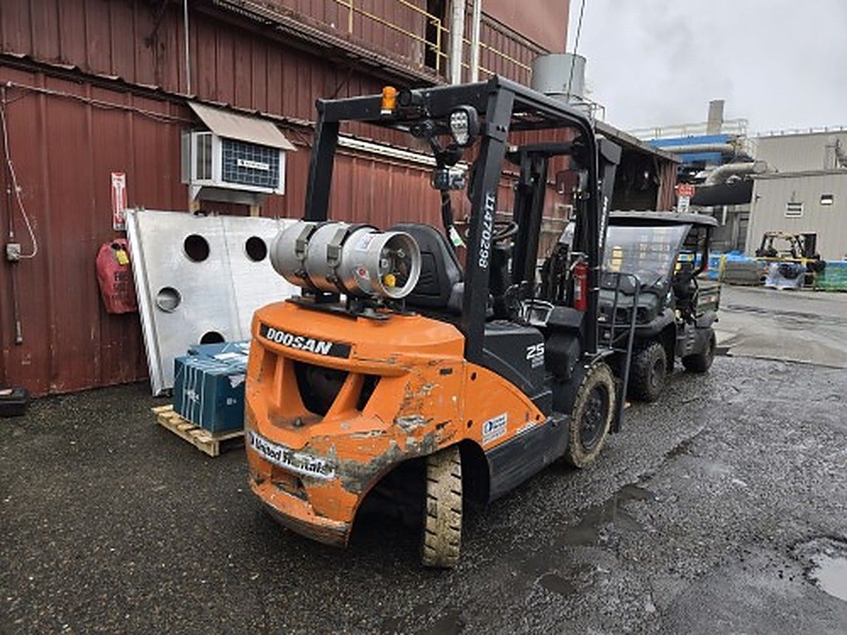 DOOSAN G25P-7DF photo 2