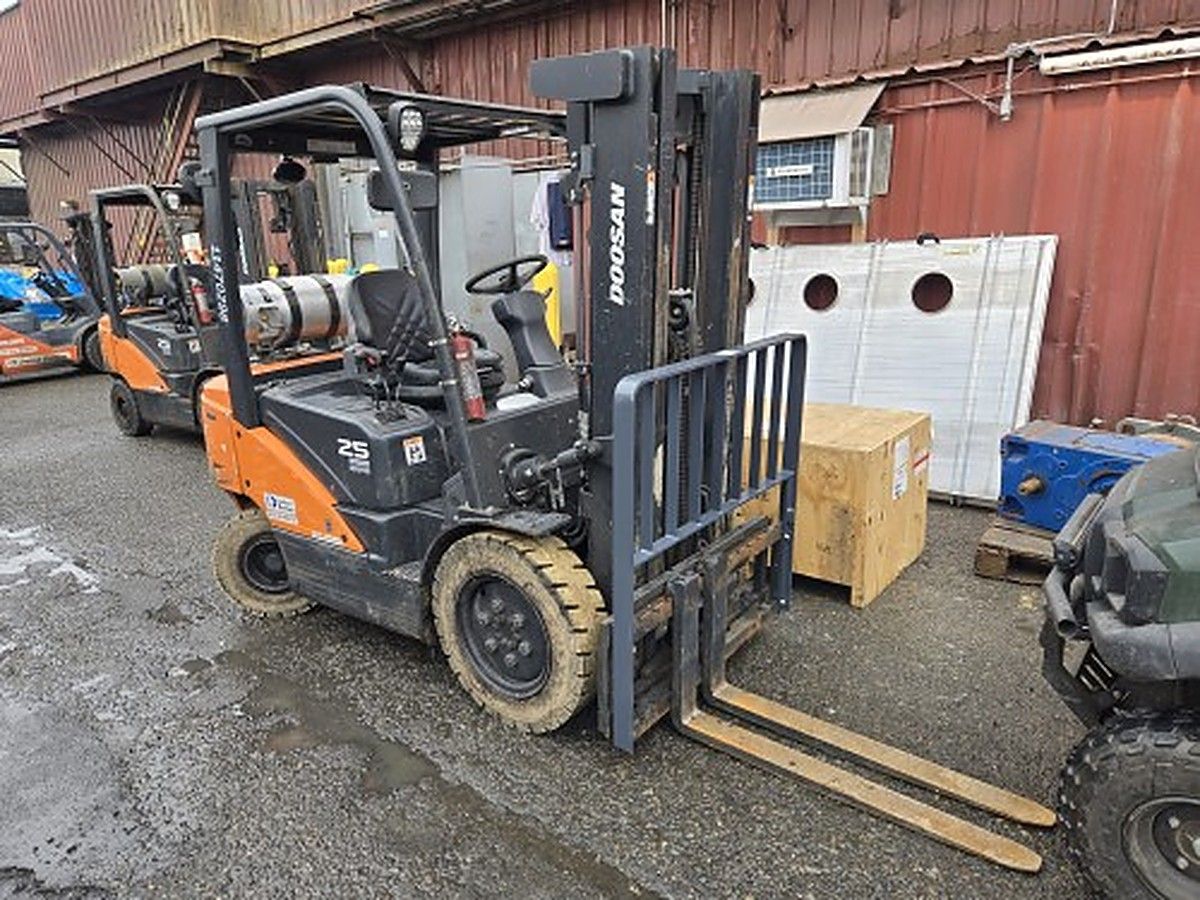 DOOSAN G25P-7DF photo 5
