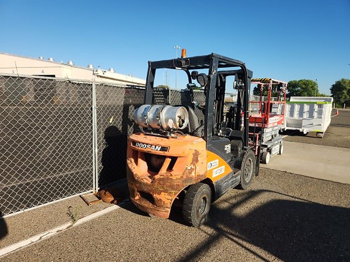 DOOSAN G25P-7DF photo 2