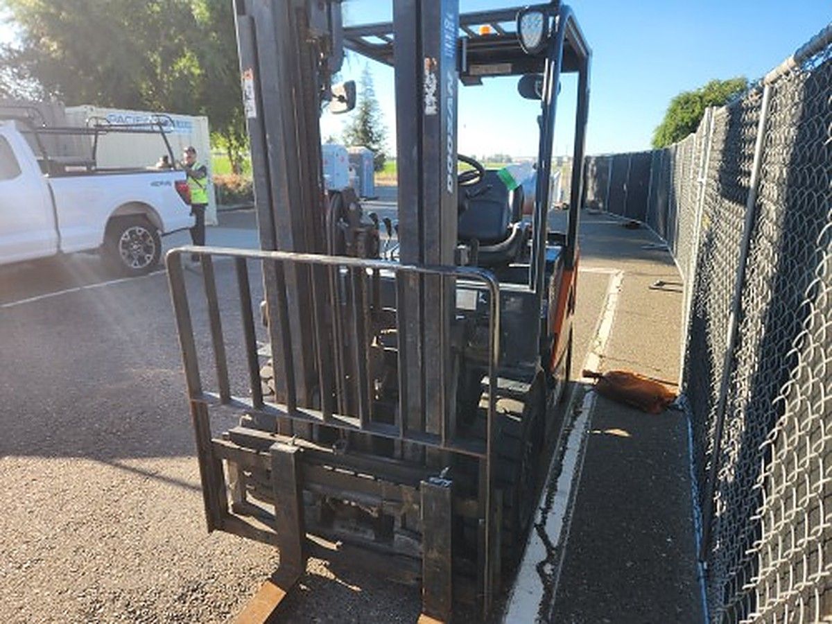 DOOSAN G25P-7DF photo 3