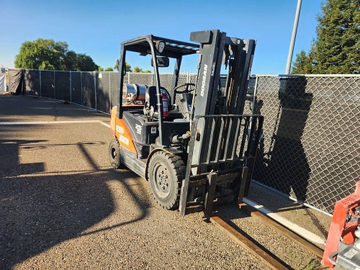 DOOSAN G25P-7DF photo 4