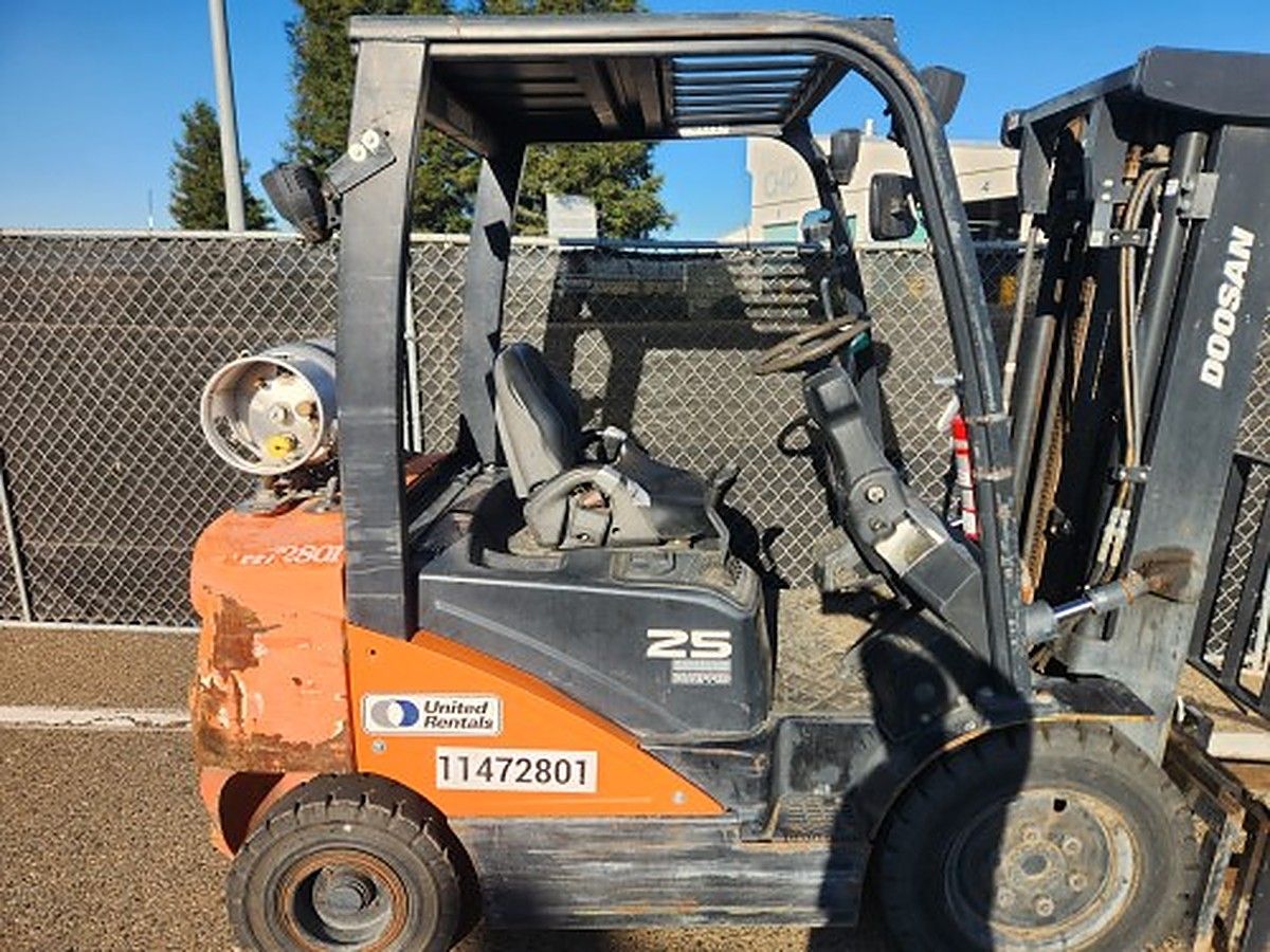 DOOSAN G25P-7DF photo 5