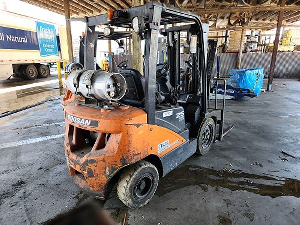 DOOSAN G25P-7DF photo 3