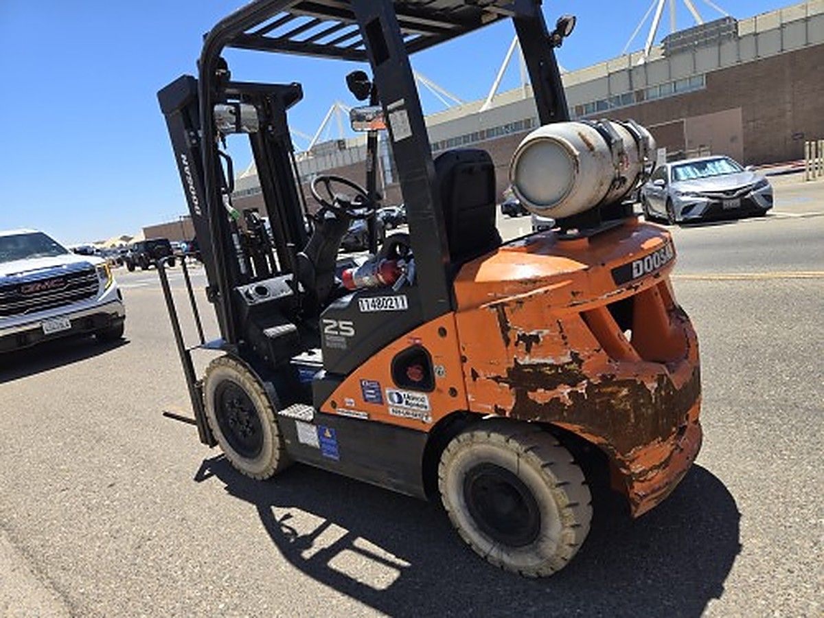 DOOSAN G25P-7DF photo 4