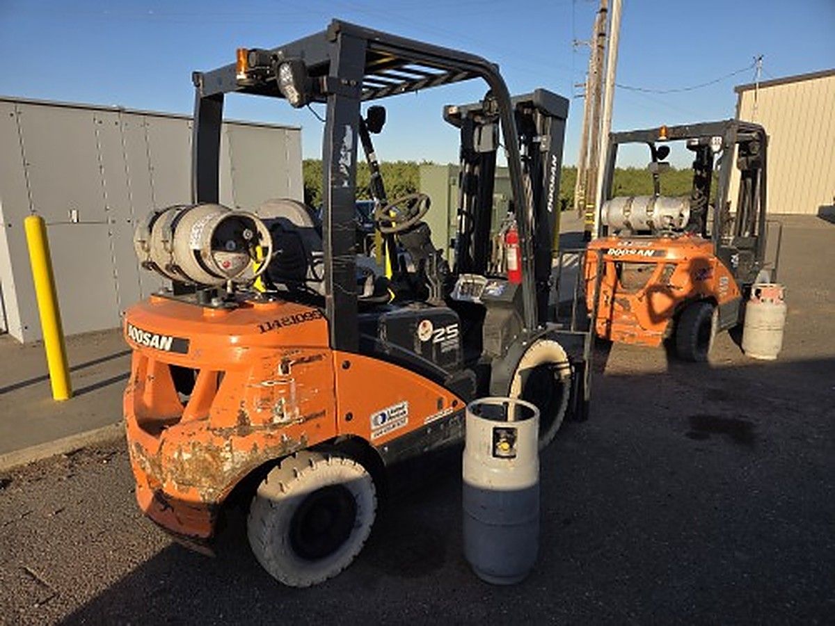 DOOSAN G25P-7DF photo 4