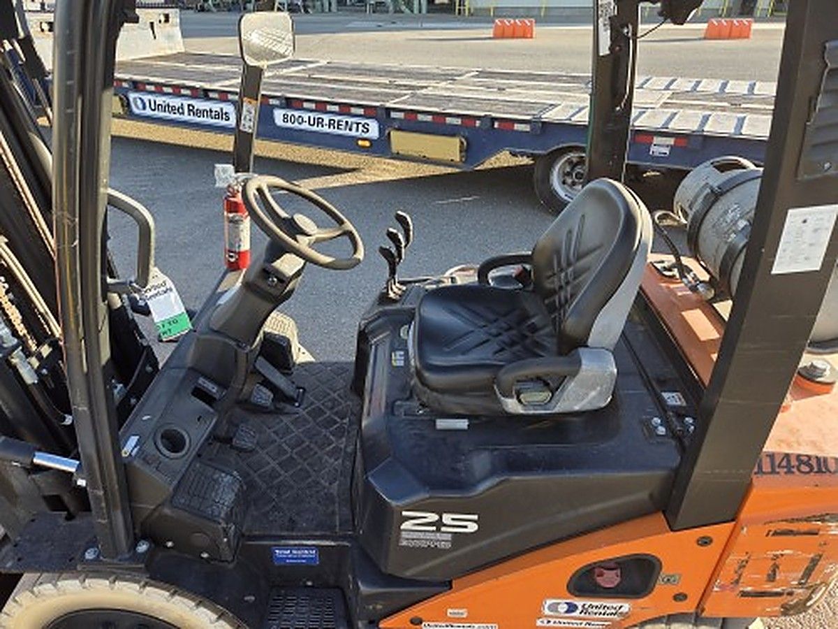 DOOSAN G25P-7DF photo 5