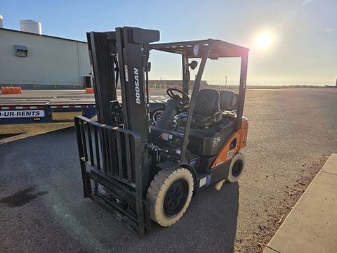 2022 DOOSAN G25P-7DF Forklift Whse 5000# Gas/Lp