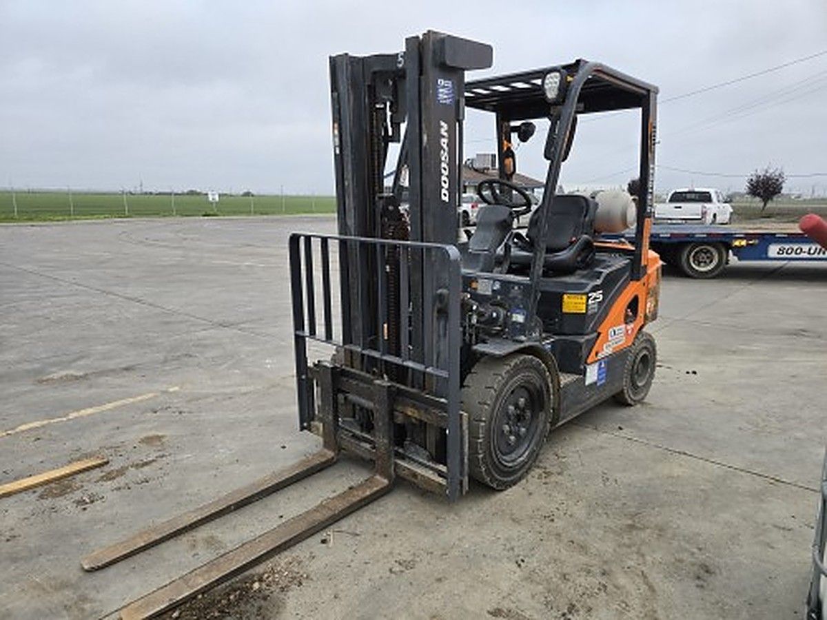 DOOSAN G25P-7DF photo 2