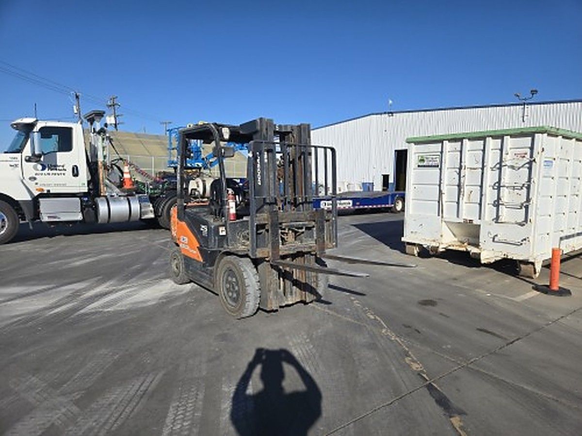 DOOSAN G25P-7DF photo 11