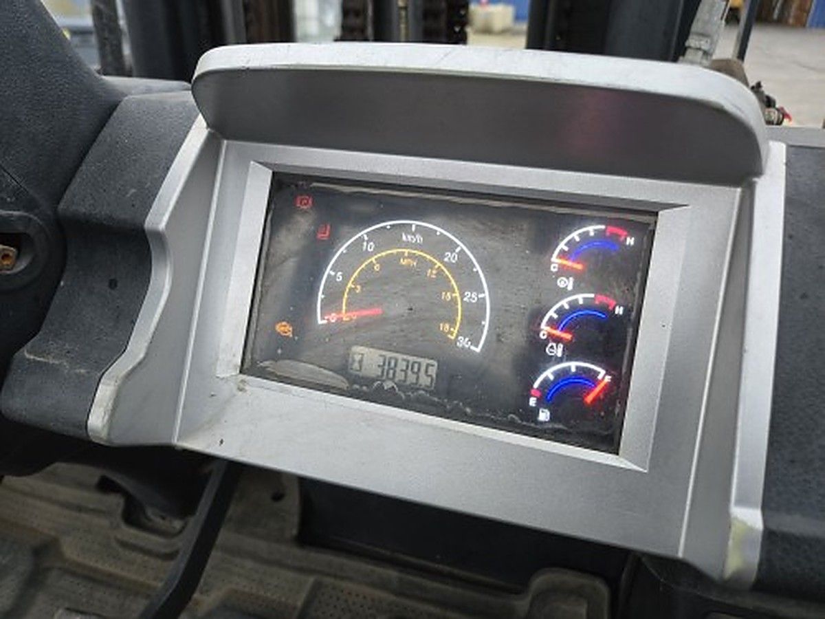 DOOSAN G25P-7DF photo 12
