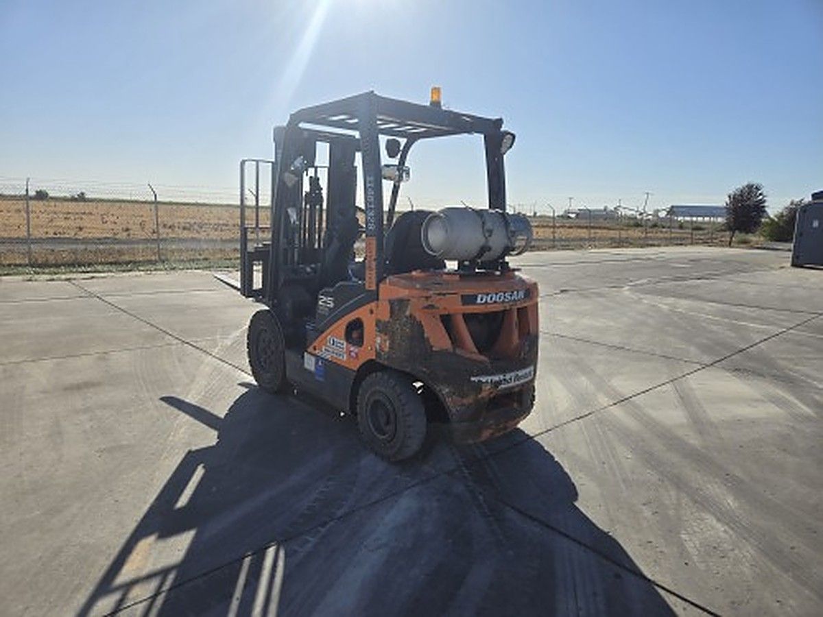 DOOSAN G25P-7DF photo 6