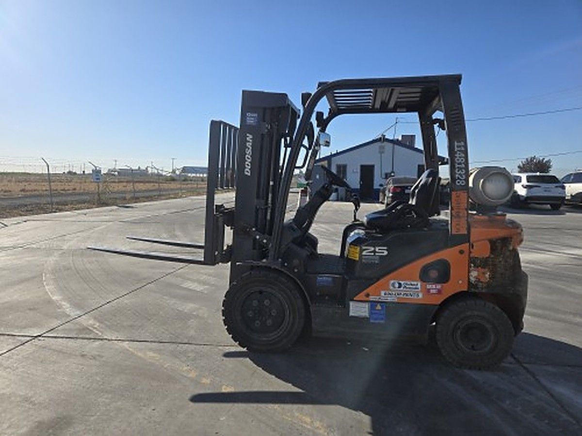 DOOSAN G25P-7DF photo 7