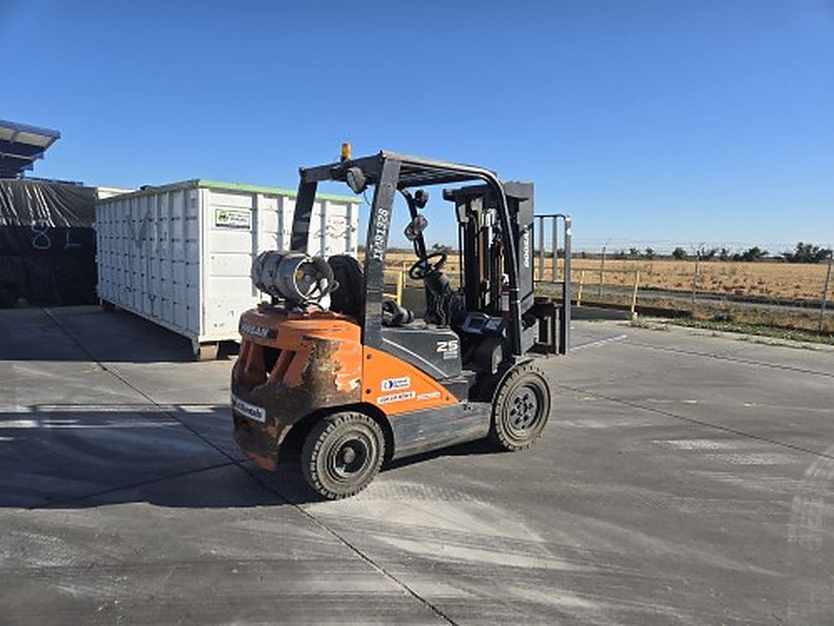 DOOSAN G25P-7DF photo 8